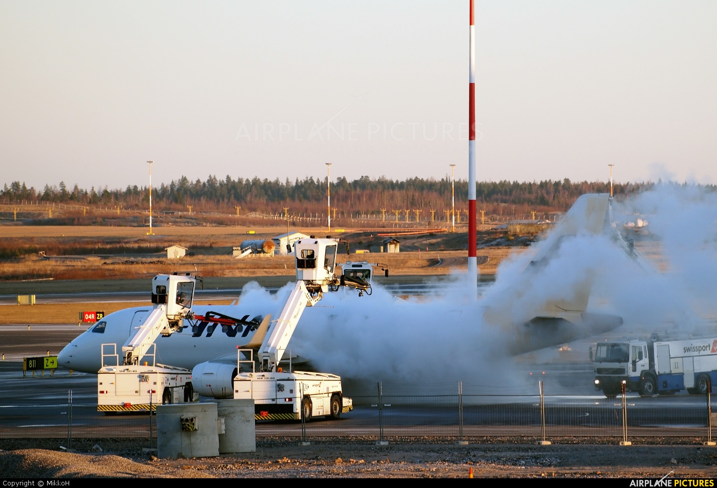 FlyBe Nordic OH-LEK aircraft at Helsinki - Vantaa