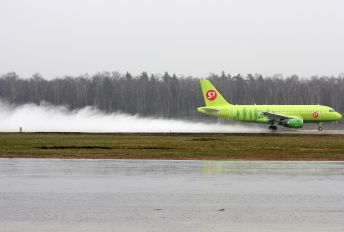 VP-BHK - S7 Airlines Airbus A319