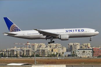 N76010 - United Airlines Boeing 777-200