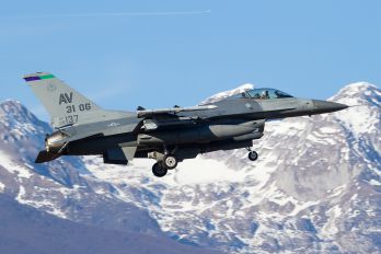 89-2137 - USA - Air Force General Dynamics F-16CG Night Falcon