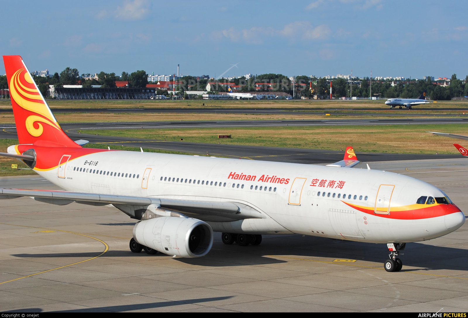 Hainan Airlines B-6118 aircraft at Berlin - Tegel