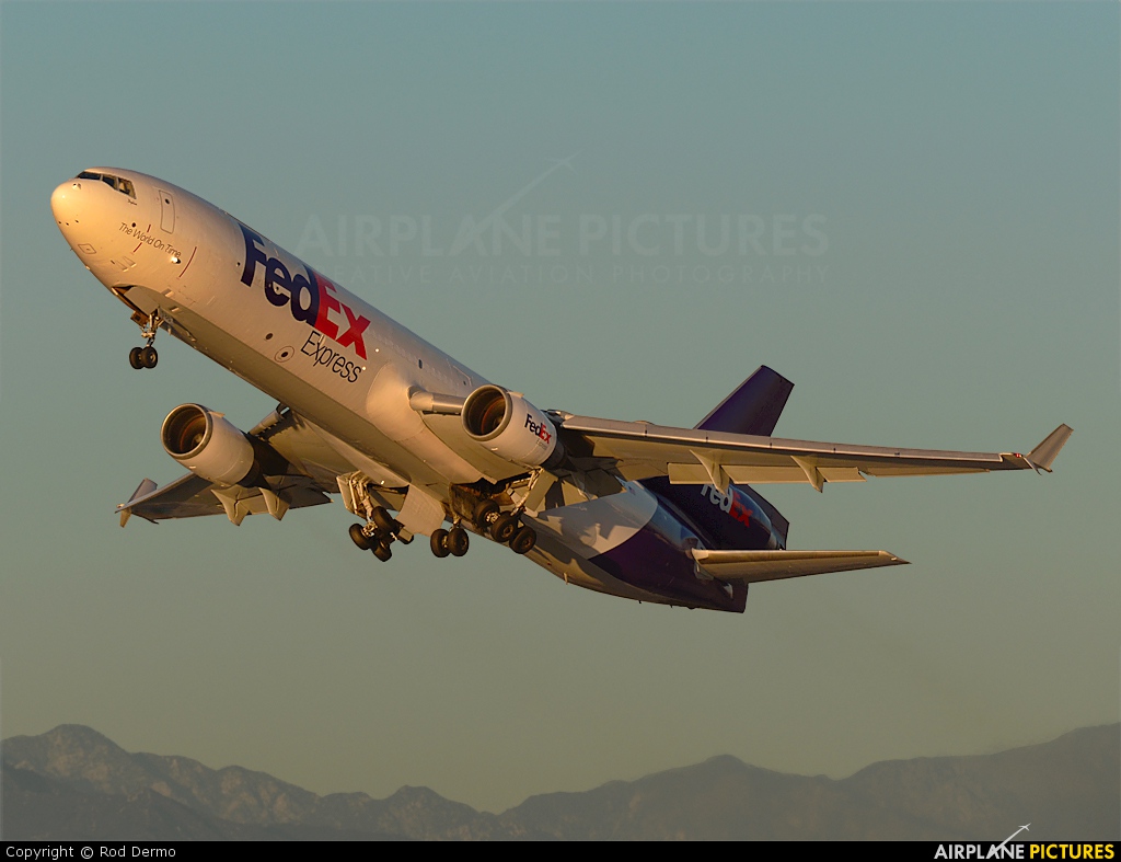 FedEx Federal Express N586FE aircraft at Los Angeles Intl
