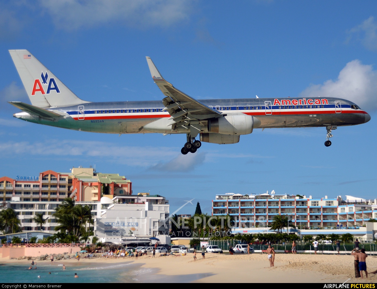 American Airlines N695AN aircraft at Sint Maarten - Princess Juliana Intl