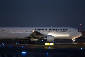 JA8365 - JAL - Japan Airlines Boeing 767-300
