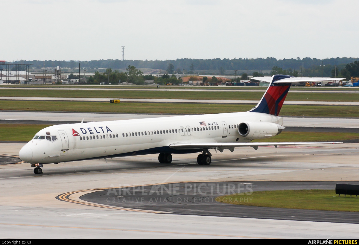 Delta Air Lines N947DL aircraft at Atlanta - Hartsfield-Jackson Intl
