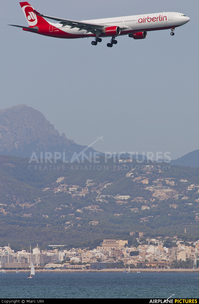 Air Berlin D-AERQ aircraft at Palma de Mallorca