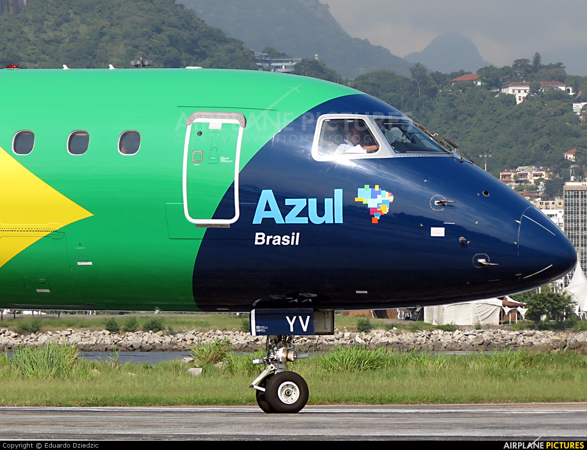 Azul Linhas Aéreas PR-AYV aircraft at Rio de Janeiro - Santos Dumont