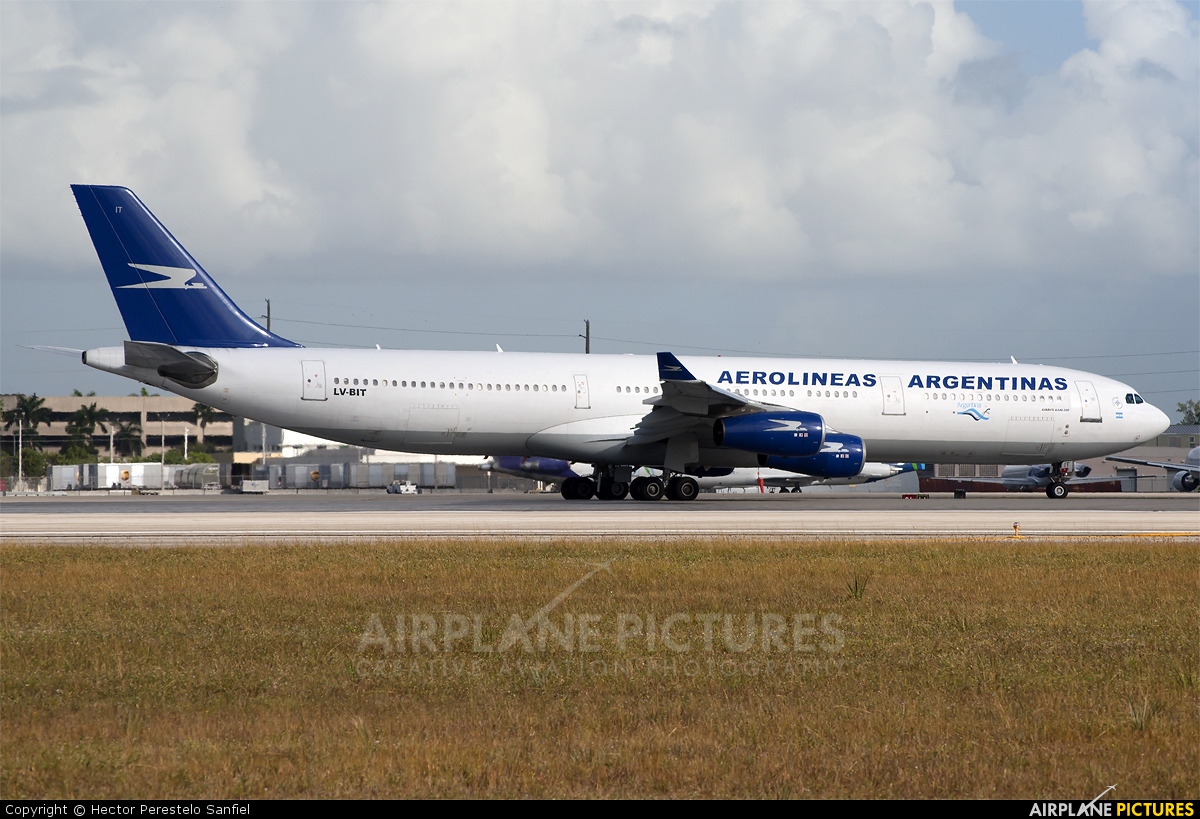 Aerolineas Argentinas LV-BIT aircraft at Miami Intl
