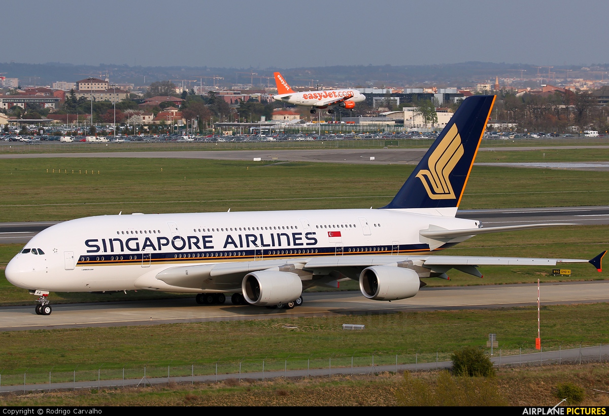 Singapore Airlines 9V-SKQ aircraft at Toulouse - Blagnac