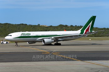 EI-EJN - Alitalia Airbus A330-200