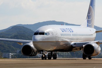 N14240 - United Airlines Boeing 737-800