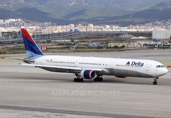 N826MH - Delta Air Lines Boeing 767-400ER