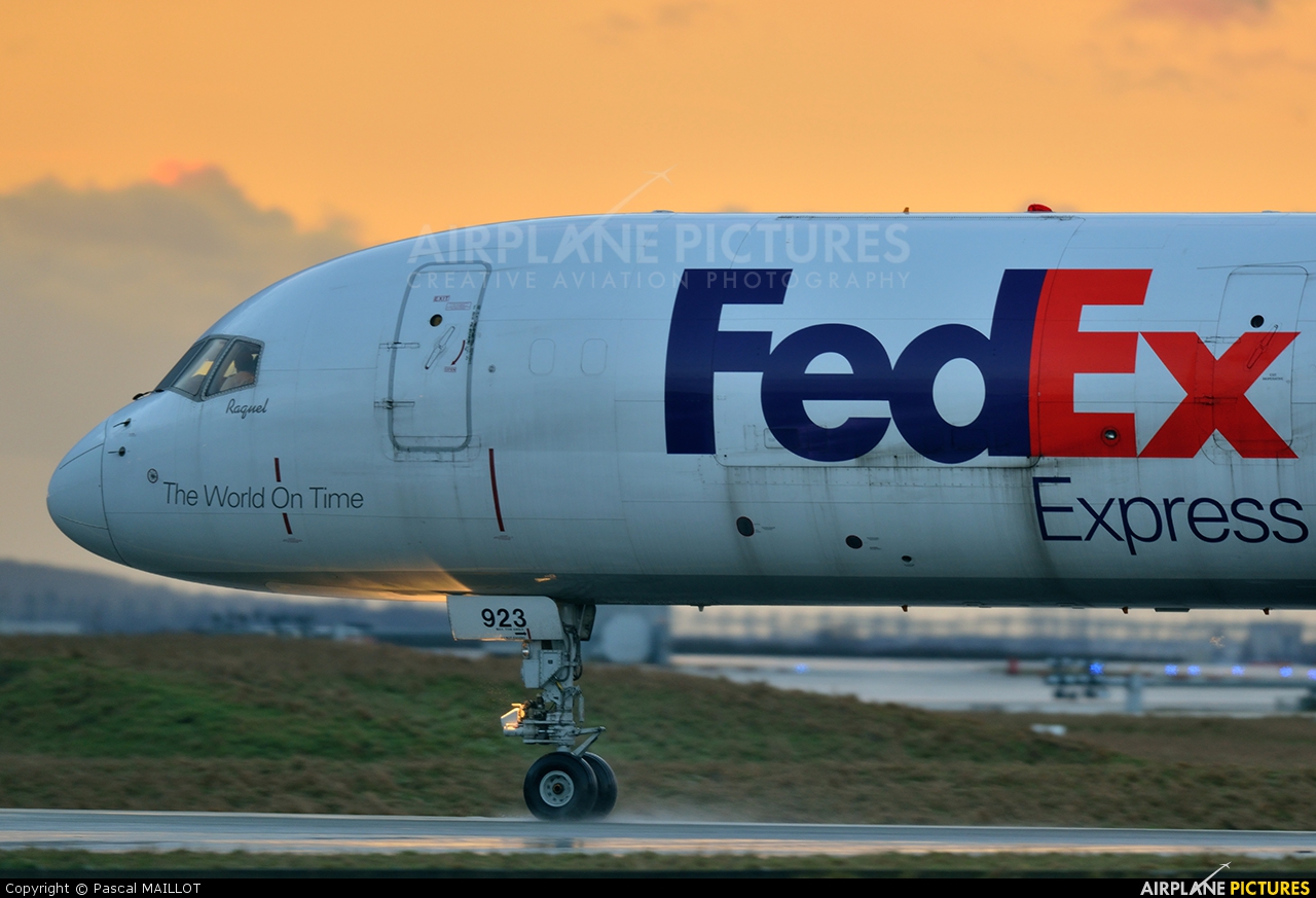 FedEx Federal Express N923FD aircraft at Paris - Charles de Gaulle