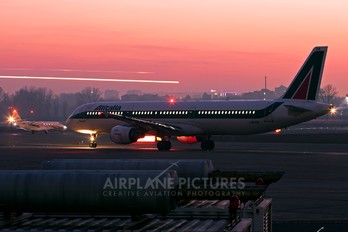 I-BIXM - Alitalia Airbus A321