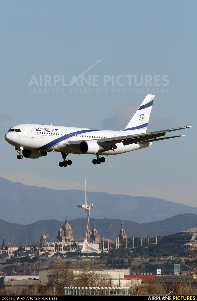 El Al Israel Airlines 4X-EAE aircraft at Barcelona - El Prat