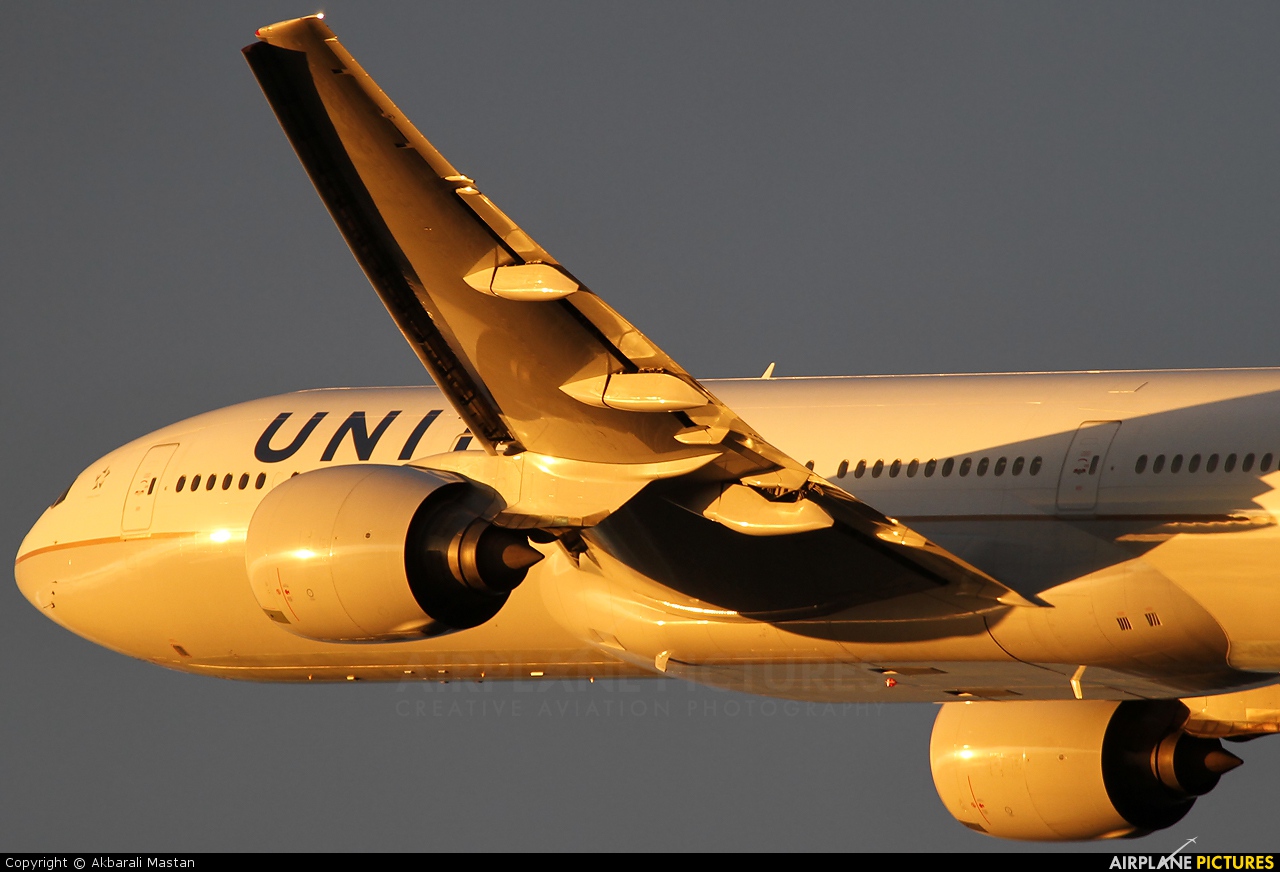 United Airlines N216UA aircraft at London - Heathrow