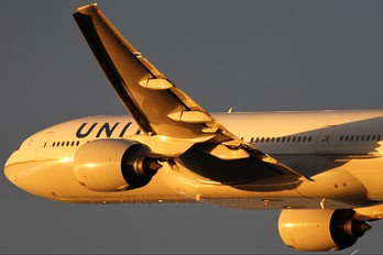 N216UA - United Airlines Boeing 777-200ER