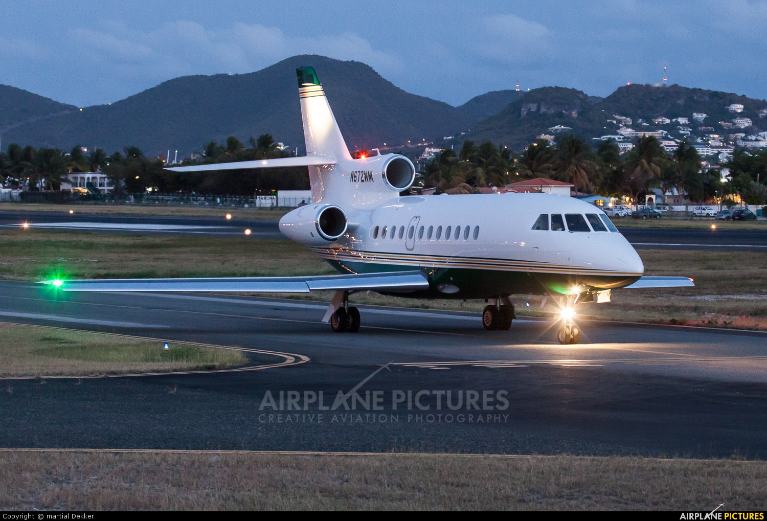 Private N672WM aircraft at Sint Maarten - Princess Juliana Intl