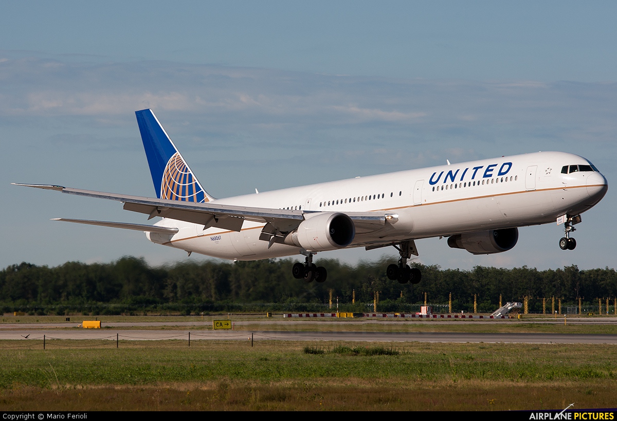 United Airlines N68061 aircraft at Milan - Malpensa