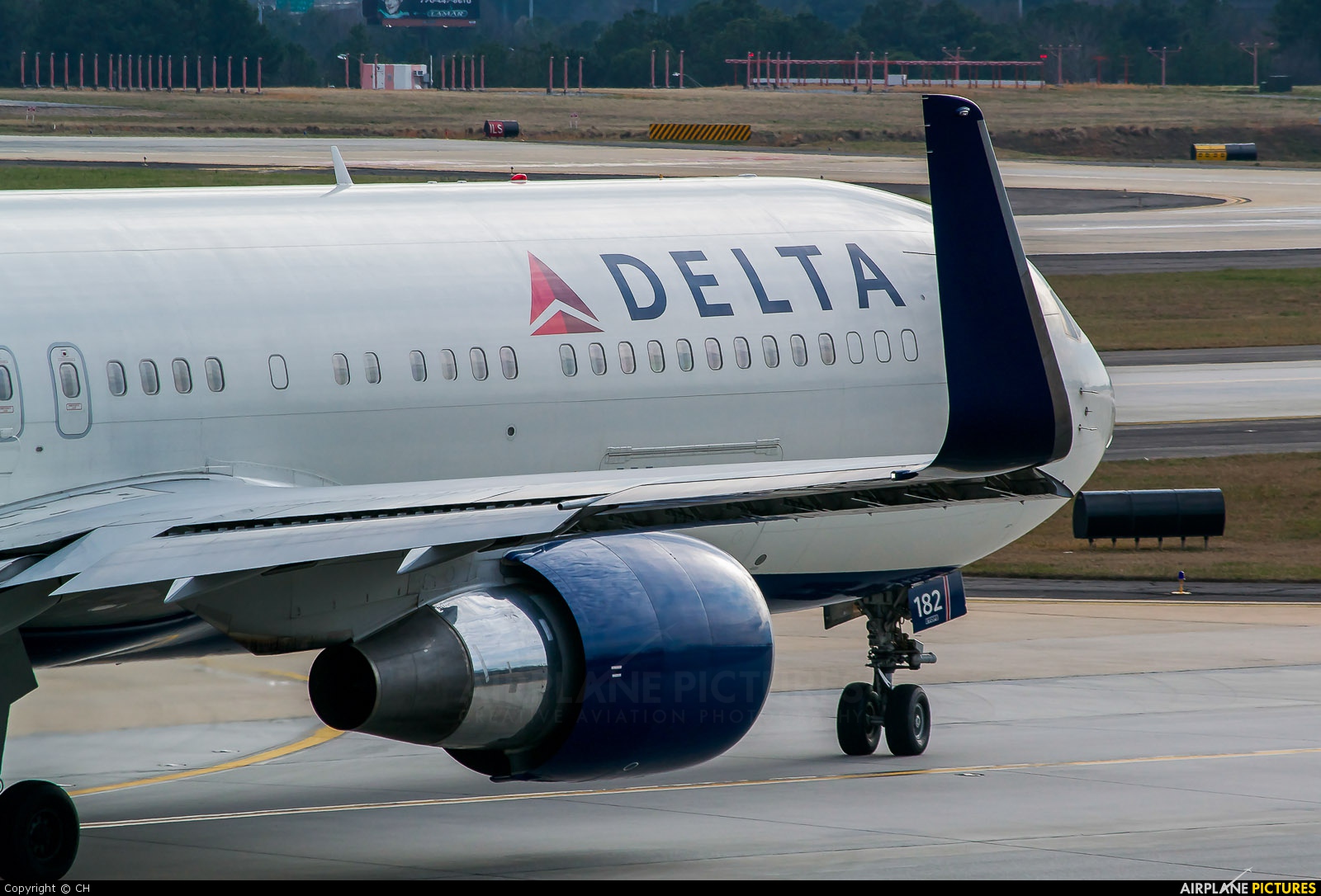 Delta Air Lines N182DN aircraft at Atlanta - Hartsfield-Jackson Intl
