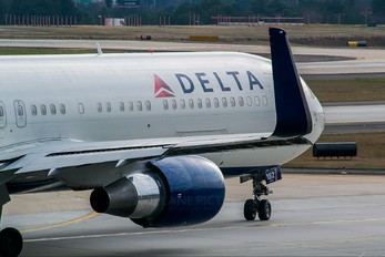 N182DN - Delta Air Lines Boeing 767-300ER