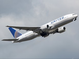 N768UA - United Airlines Boeing 777-200