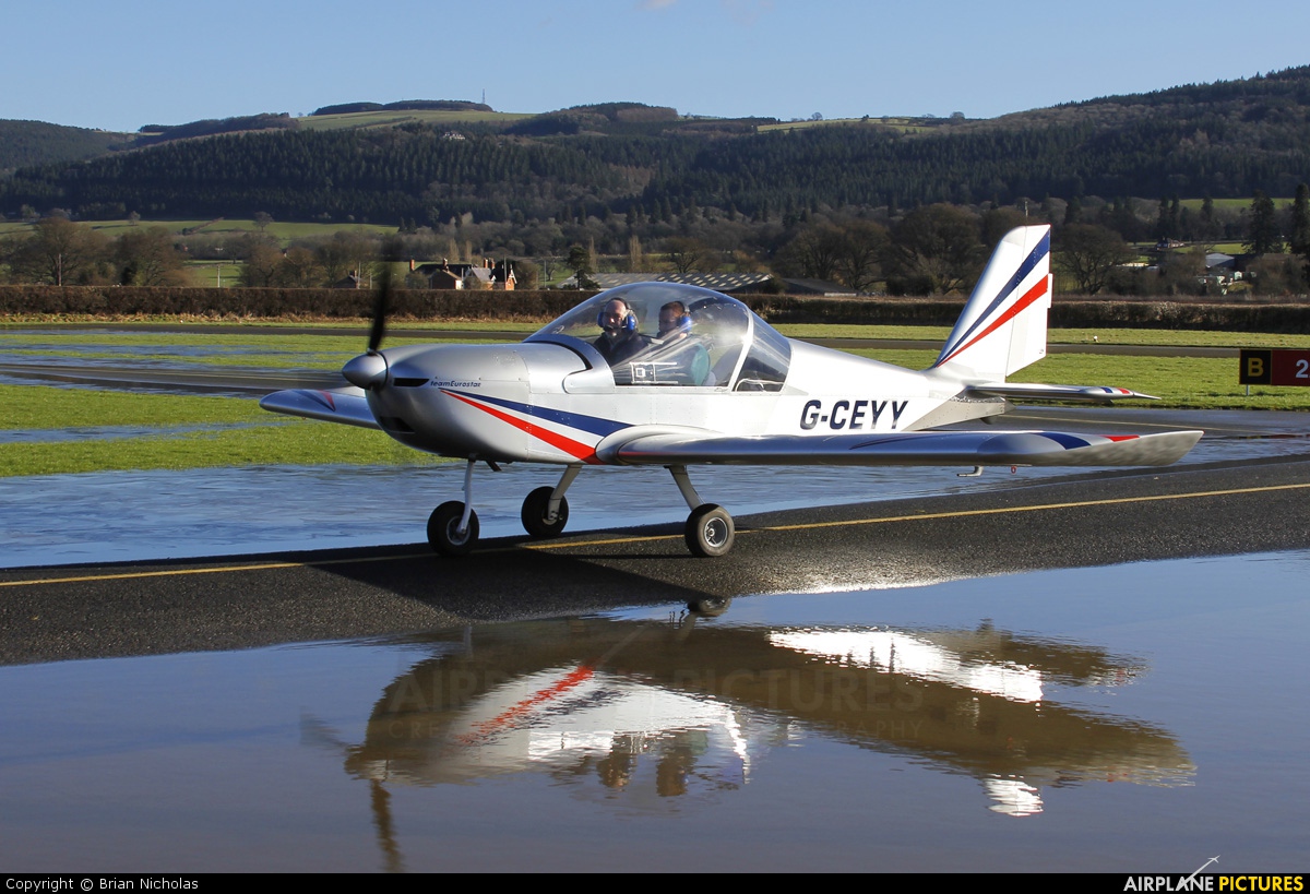 Private G-CEYY aircraft at Welshpool