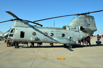157721 - USA - Marine Corps Boeing CH-46E Sea Knight