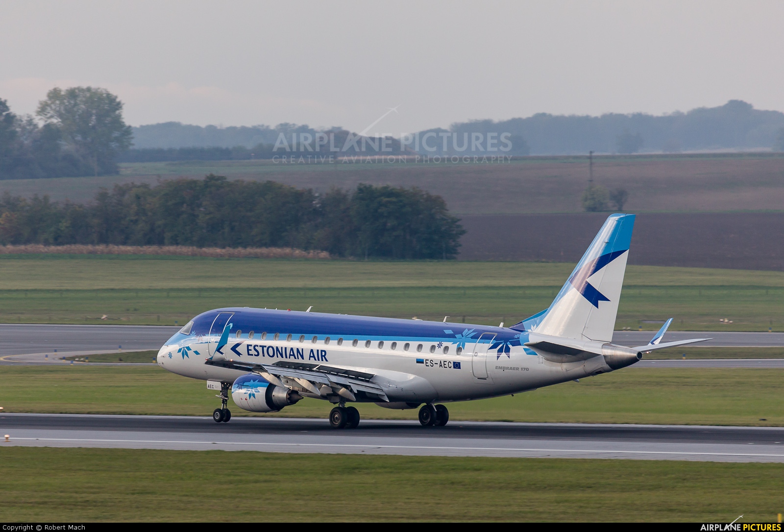 Estonian Air ES-AEC aircraft at Vienna - Schwechat