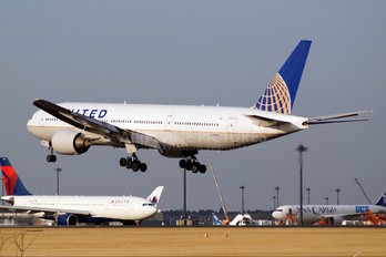 N219UA - United Airlines Boeing 777-200ER