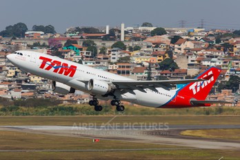 PT-MVN - TAM Airbus A330-200