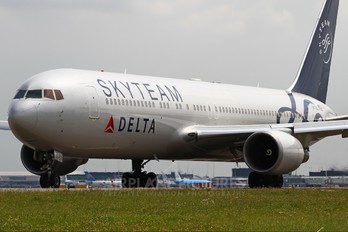 N175DZ - Delta Air Lines Boeing 767-300ER