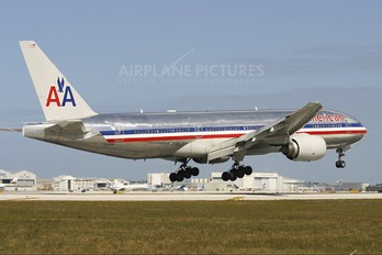 N754AN - American Airlines Boeing 777-200ER