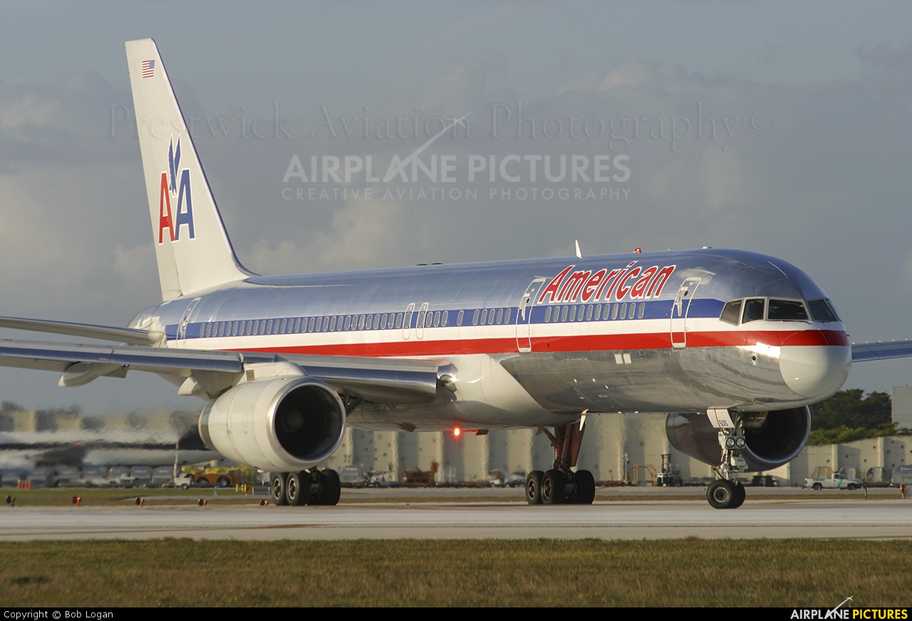 American Airlines N698AN aircraft at Miami Intl