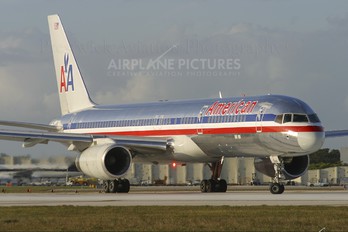N698AN - American Airlines Boeing 757-200