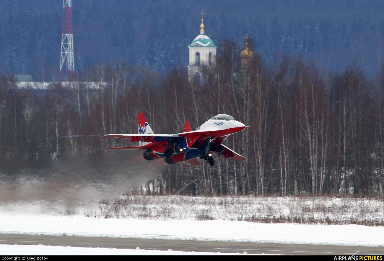 Russia - Air Force "Strizhi" 12 aircraft at Kubinka