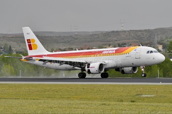 EC-KHJ - Iberia Airbus A320