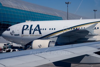 AP-BGN - PIA - Pakistan International Airlines Airbus A310