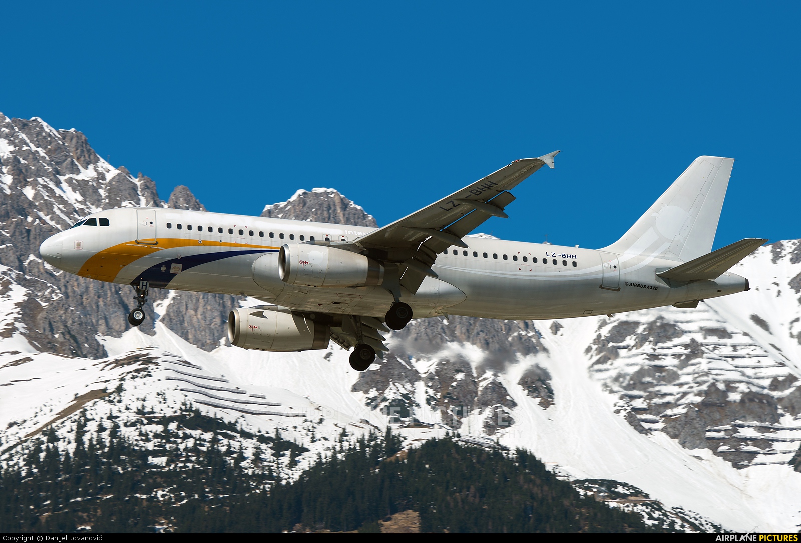 Balkan Holidays Air LZ-BHH aircraft at Innsbruck