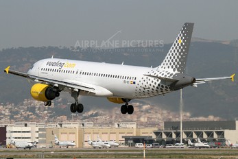 EC-IEI - Vueling Airlines Airbus A320