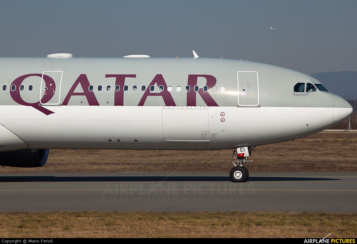 Qatar Airways A7-AEI aircraft at Milan - Malpensa