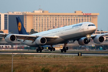 D-AIHS - Lufthansa Airbus A340-600