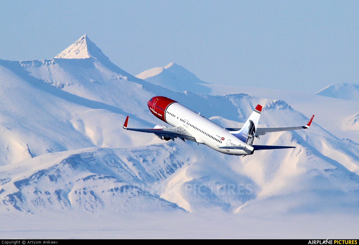 Norwegian Air Shuttle LN-NOV aircraft at Svalbard - Longyearbyen