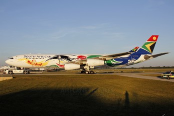 ZS-SXD - South African Airways Airbus A340-300