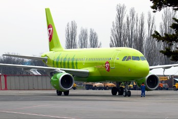 VP-BTU - S7 Airlines Airbus A319