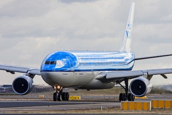 PH-AKA - KLM Airbus A330-300