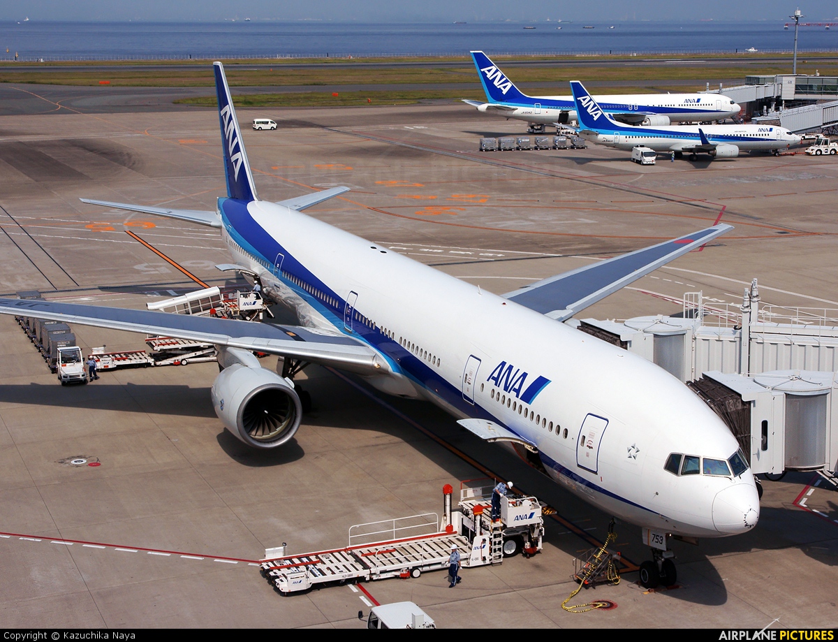 JA753A - ANA - All Nippon Airways Boeing 777-300 at Tokyo - Haneda Intl