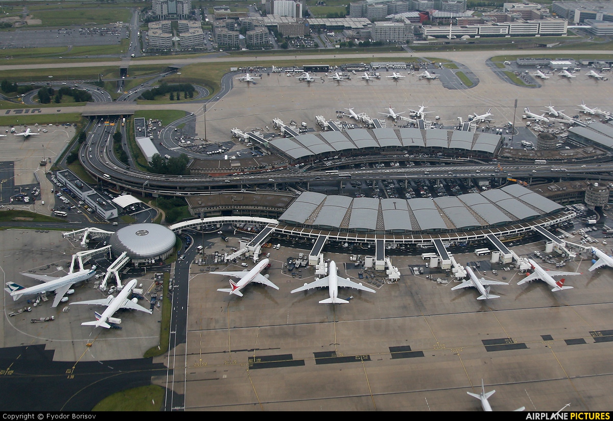 - Airport Overview - aircraft at Paris - Charles de Gaulle