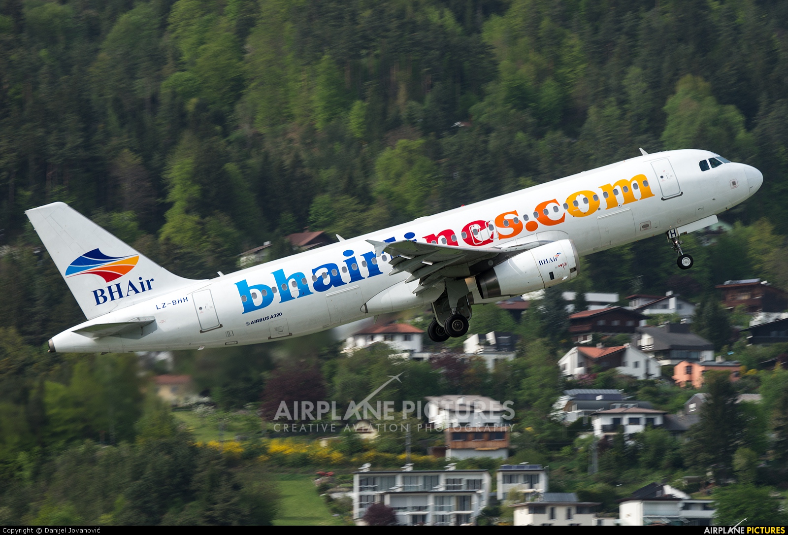 Balkan Holidays Air LZ-BHH aircraft at Innsbruck