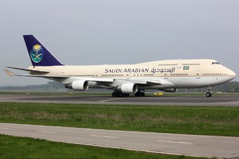 TF-AMV - Saudi Arabian Airlines Boeing 747-400